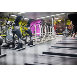 Fortelock Intense Cleaner 5L – Środek do usuwania śladów opon i oleju z podłóg PVC